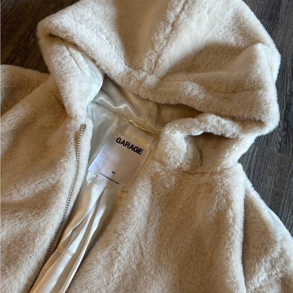 Garage Clothing Cream Faux Fur Hooded Crop Coat Jacket M - Picture 2 of 2